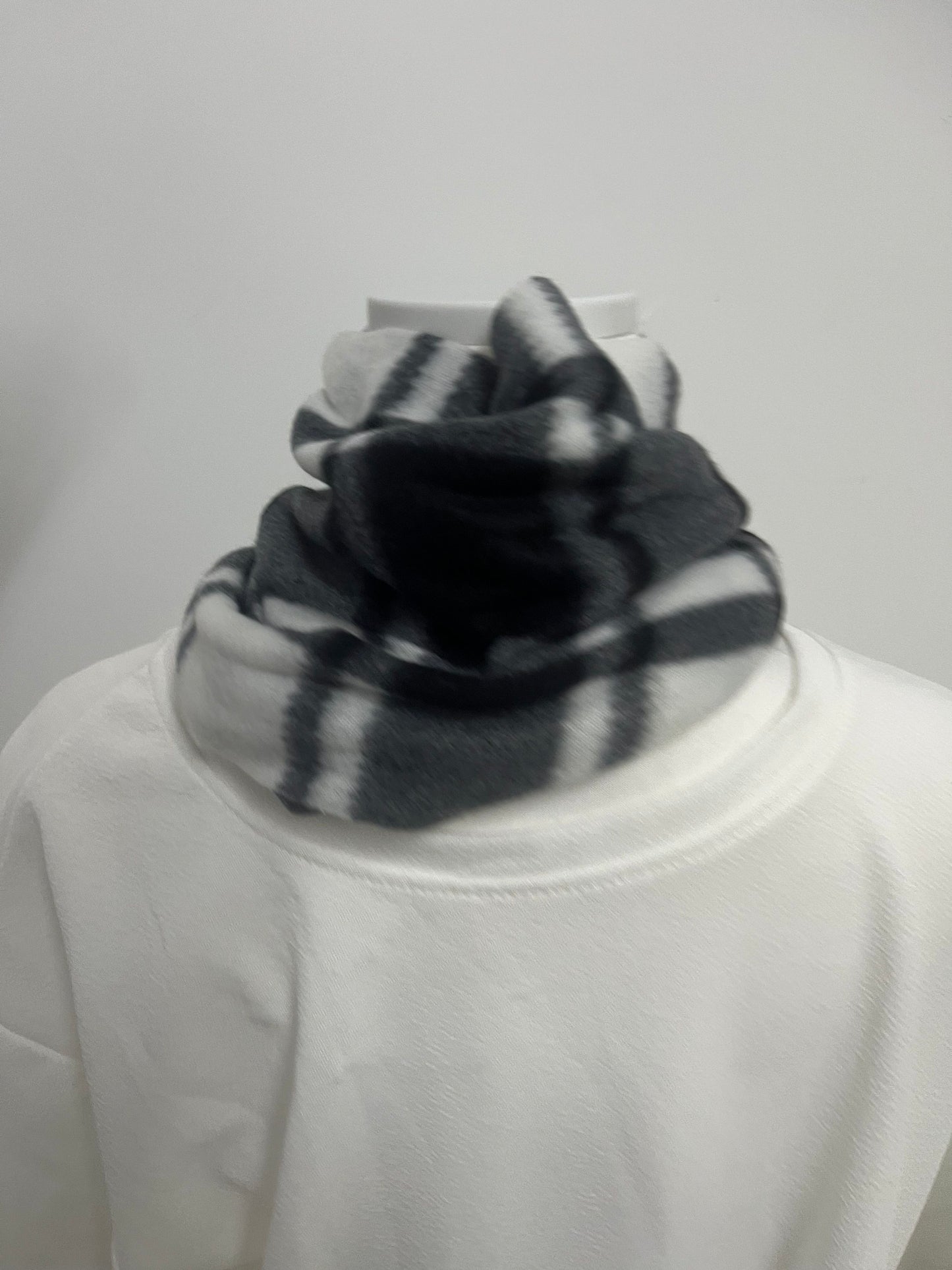 【Spiralion Scarfs】——Spiralion Black & White Plaid Fringe Scarf - Your Cozy Statement Piece for Fall & Winter