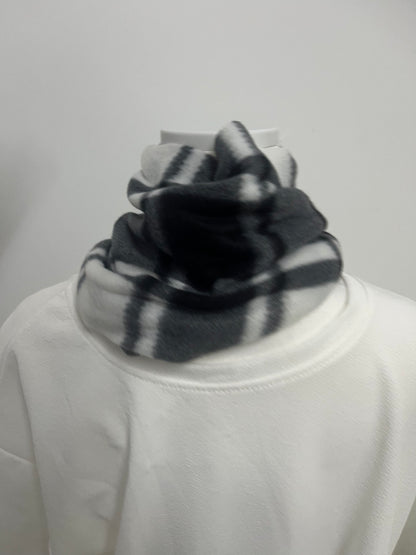 【Spiralion Scarfs】——Spiralion Black & White Plaid Fringe Scarf - Your Cozy Statement Piece for Fall & Winter