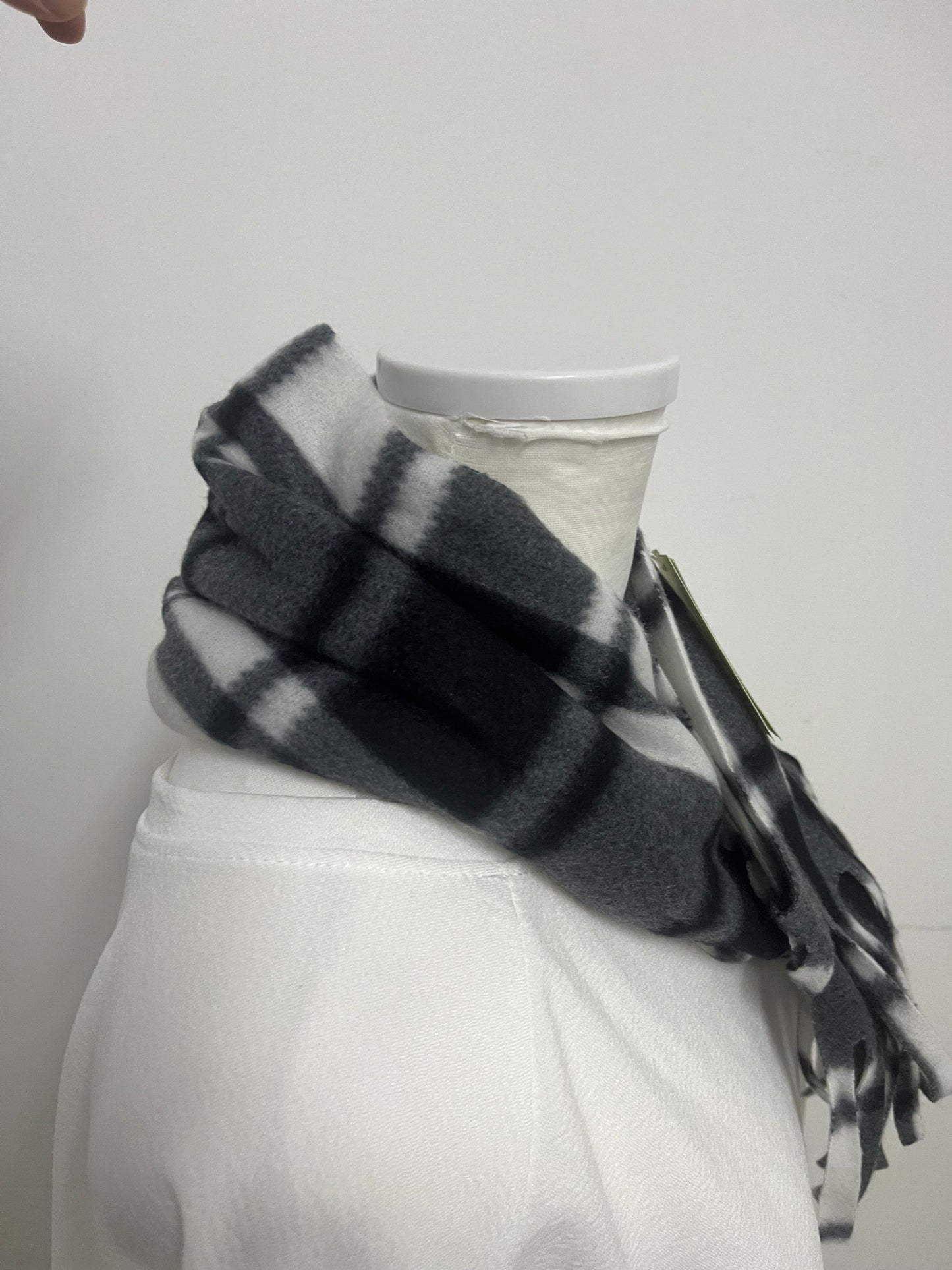 【Spiralion Scarfs】——Spiralion Black & White Plaid Fringe Scarf - Your Cozy Statement Piece for Fall & Winter
