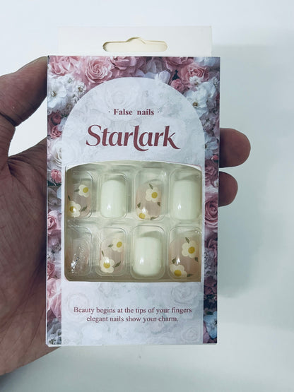 Starlark False Nails - Floral & White Elegance for Charming Fingertip Style