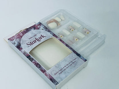 Starlark False Nails - Floral & White Elegance for Charming Fingertip Style