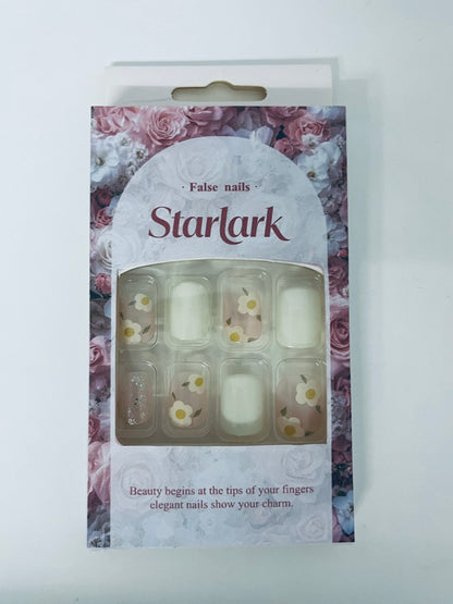 Starlark False Nails - Floral & White Elegance for Charming Fingertip Style