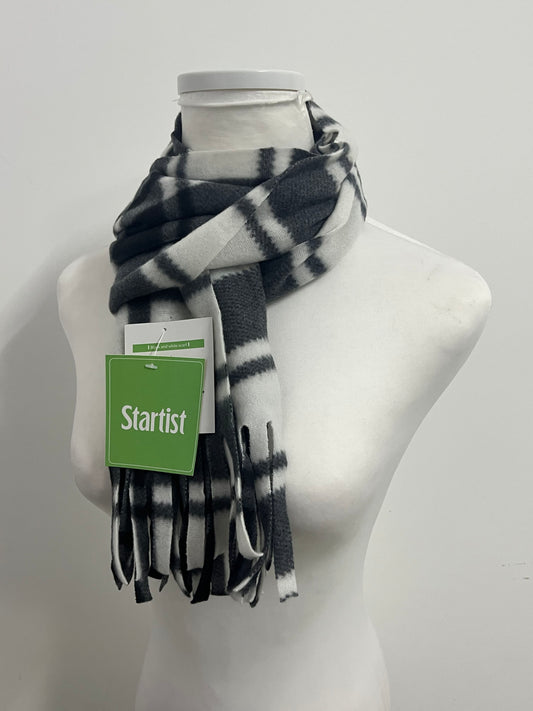 Startist Classic Plaid Fringe Scarf - A Dual Choice for Autumn and Winter Warmth and Fashion