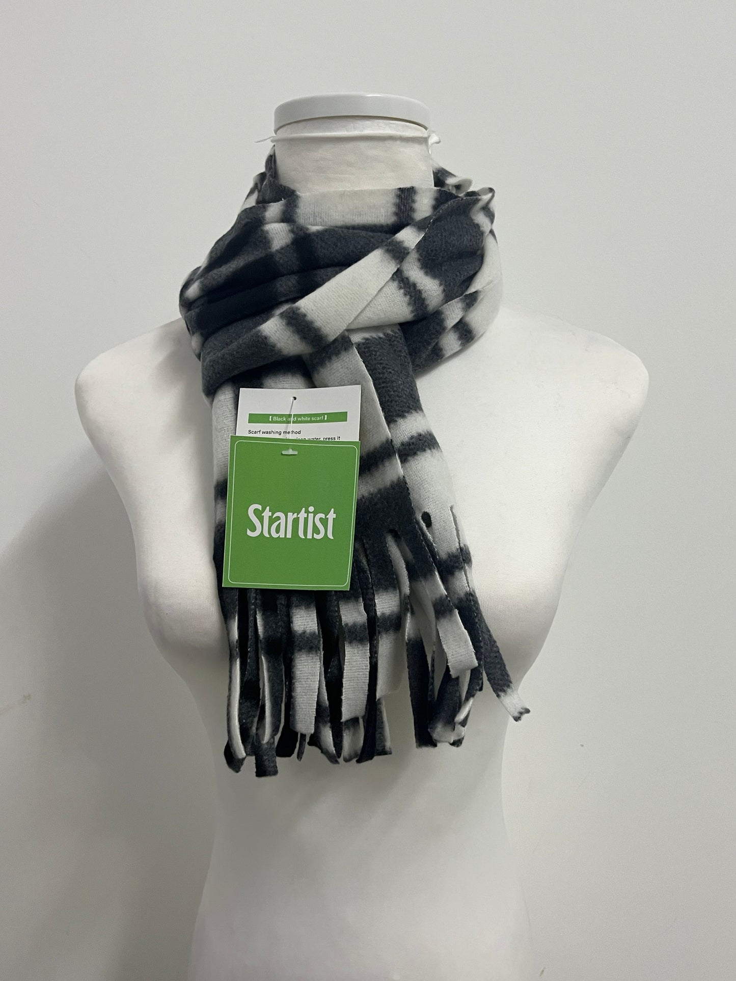 Startist Classic Plaid Fringe Scarf - A Dual Choice for Autumn and Winter Warmth and Fashion