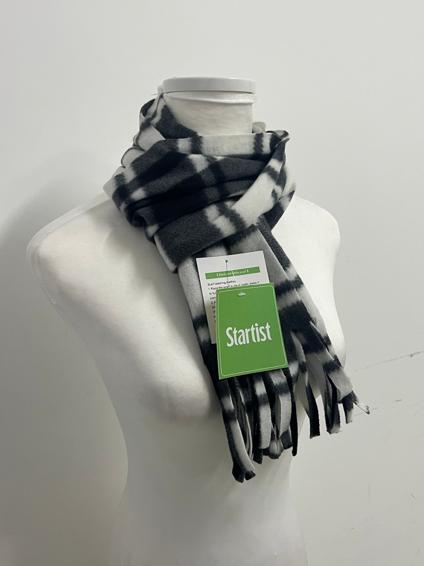 Startist Classic Plaid Fringe Scarf - A Dual Choice for Autumn and Winter Warmth and Fashion