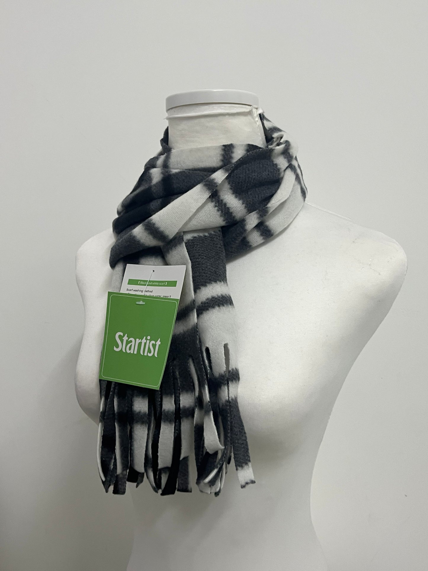 Startist Classic Plaid Fringe Scarf - A Dual Choice for Autumn and Winter Warmth and Fashion