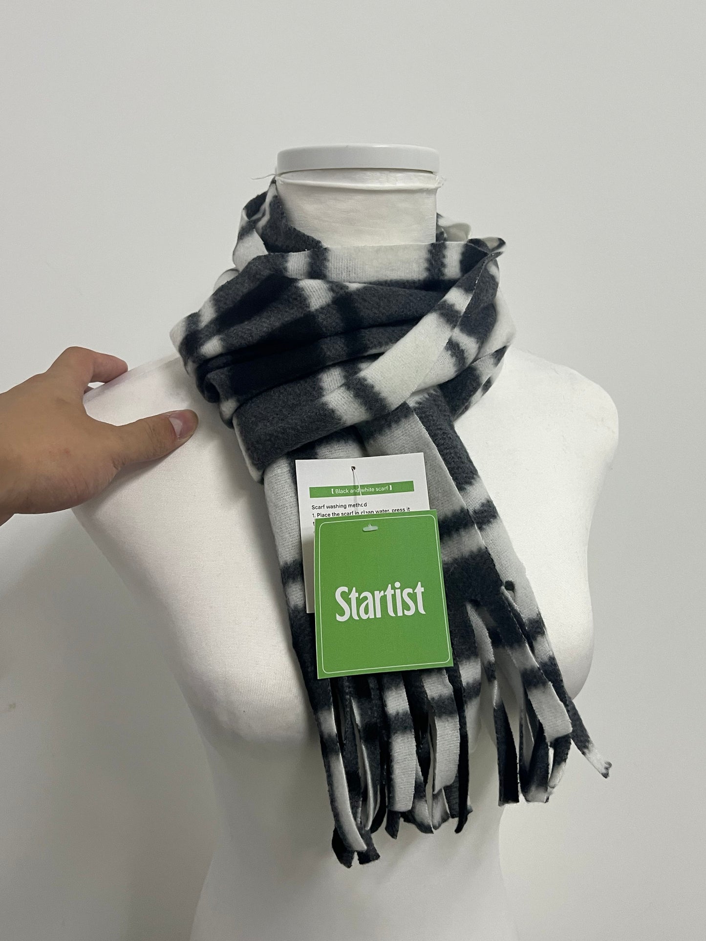 Startist Classic Plaid Fringe Scarf - A Dual Choice for Autumn and Winter Warmth and Fashion