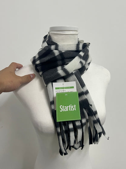 Startist Classic Plaid Fringe Scarf - A Dual Choice for Autumn and Winter Warmth and Fashion