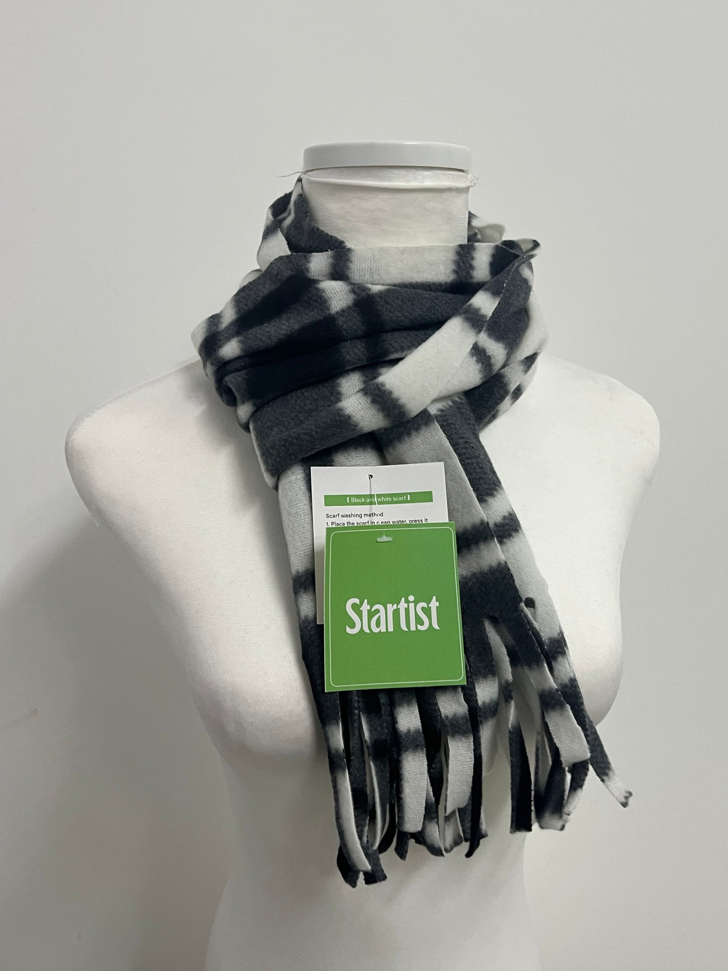 Startist Classic Plaid Fringe Scarf - A Dual Choice for Autumn and Winter Warmth and Fashion