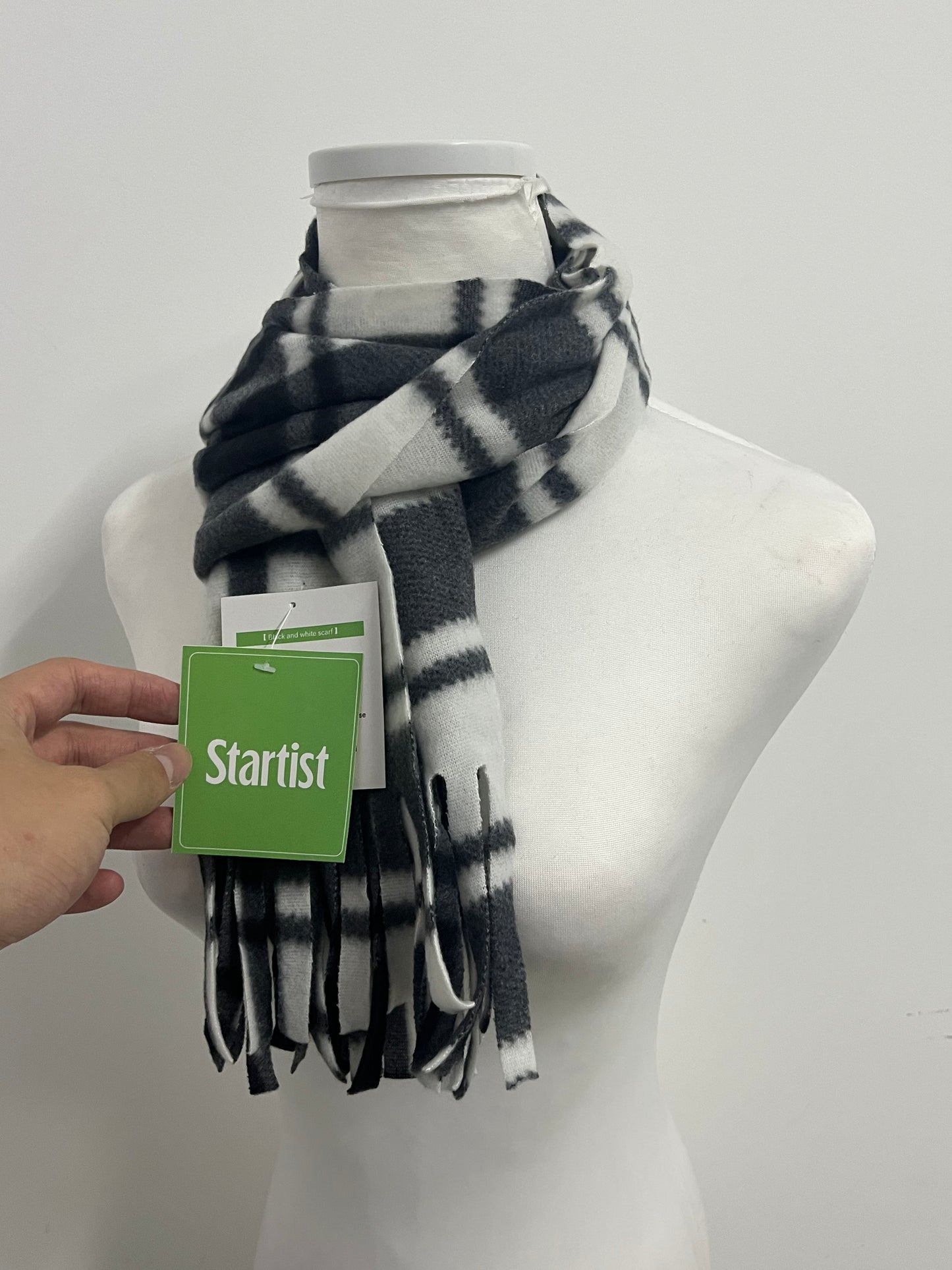 Startist Classic Plaid Fringe Scarf - A Dual Choice for Autumn and Winter Warmth and Fashion