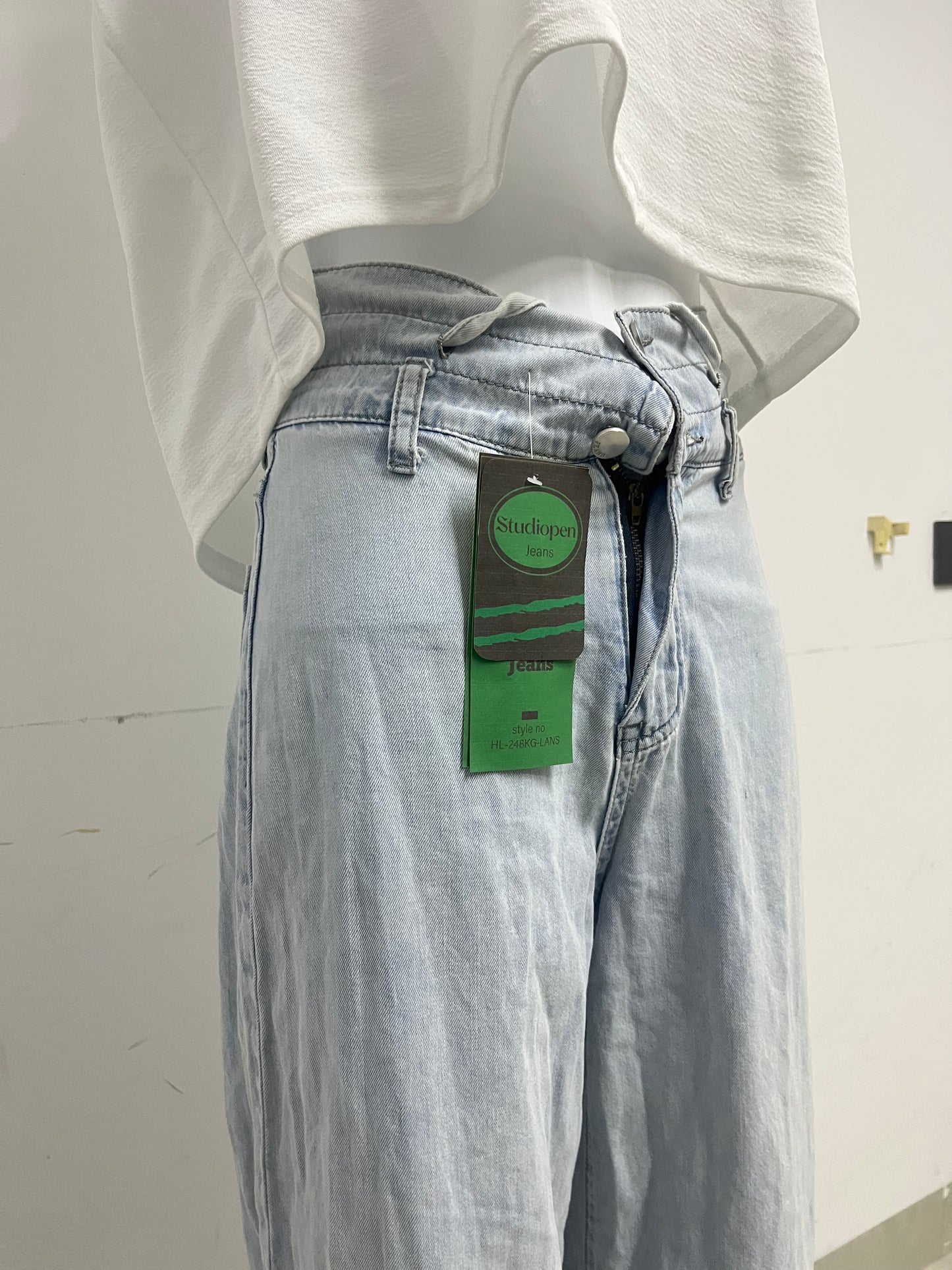 【Studiopen High-Waist Wide-Leg Jeans】—— Retro Style with Modern Comfort