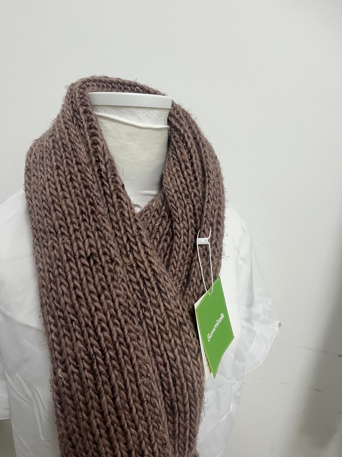 【Summitalk Chunky Knit Fringe Scarf】—— Cozy Warmth & Timeless Style for Cold Days