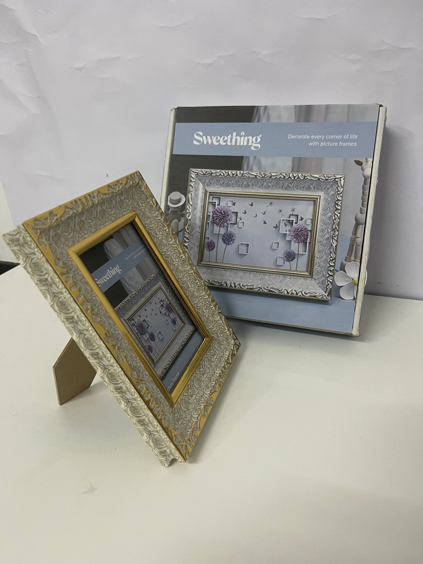 [Sweething Picture frames]——Sweething Vintage European Carved Photo Frame - Light Luxury Gold-Trimmed Tabletop Display Frame