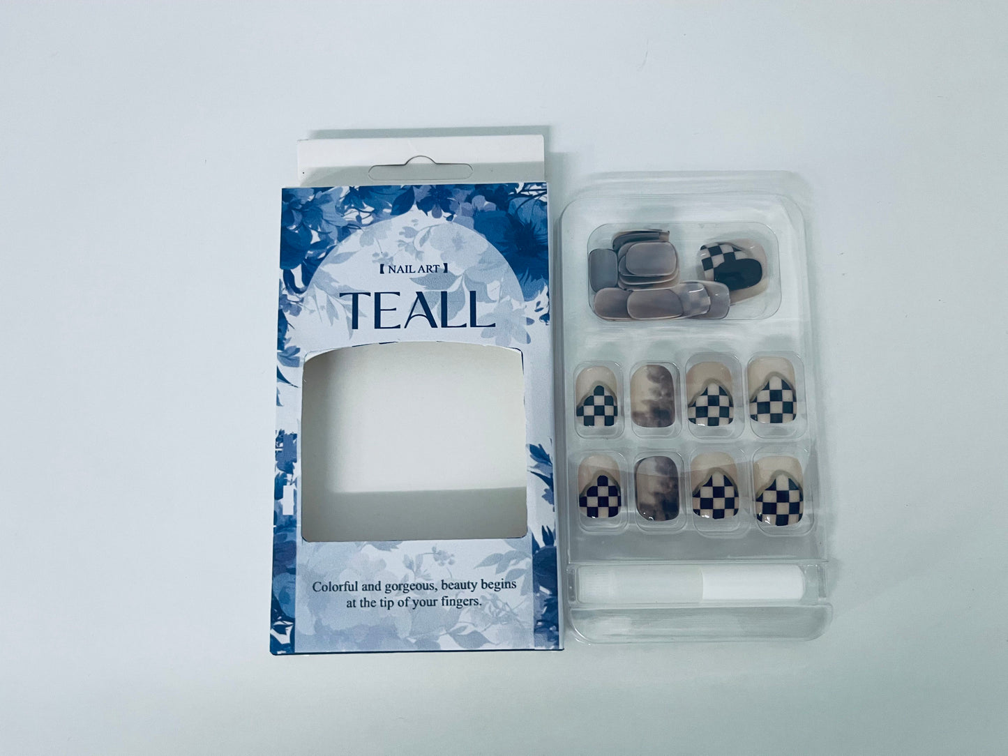TEALL Checkerboard Gradient Fake Nails - A Feast of Personality Aesthetics at Your Fingertips