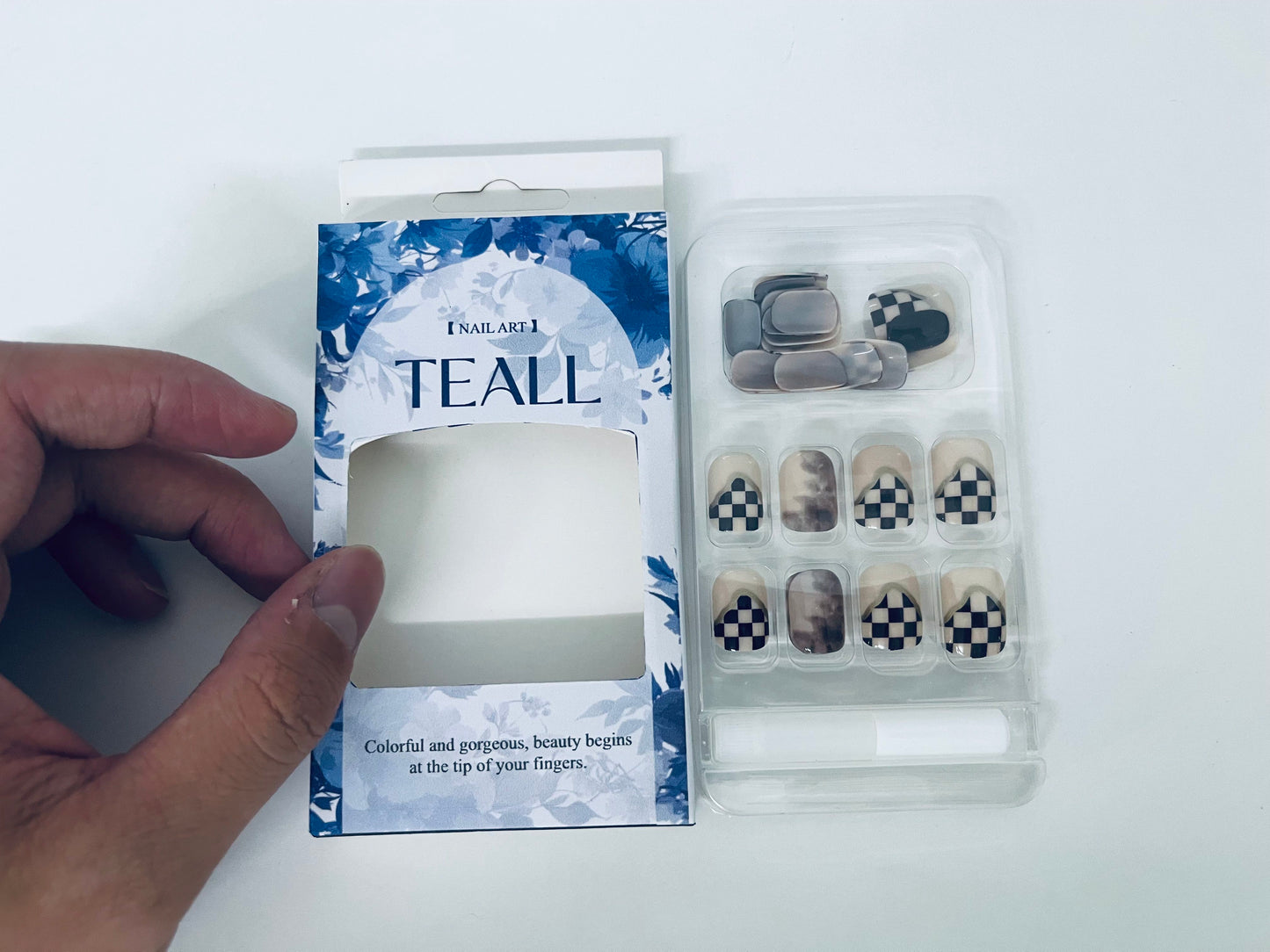 TEALL Checkerboard Gradient Fake Nails - A Feast of Personality Aesthetics at Your Fingertips