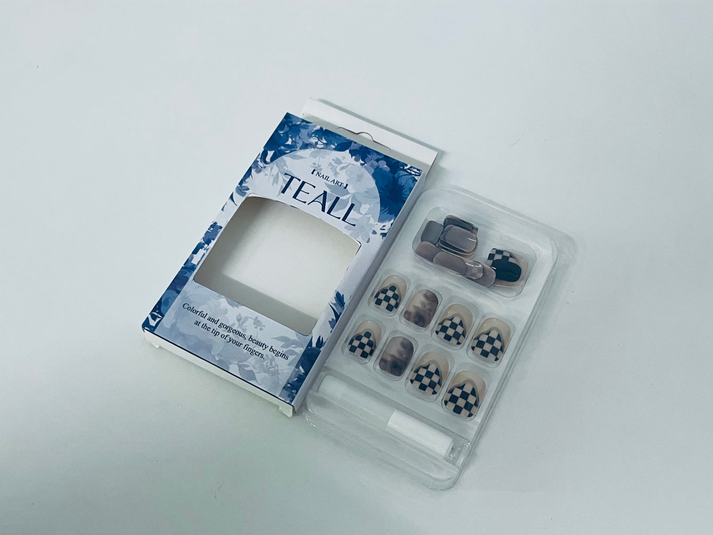 TEALL Checkerboard Gradient Fake Nails - A Feast of Personality Aesthetics at Your Fingertips