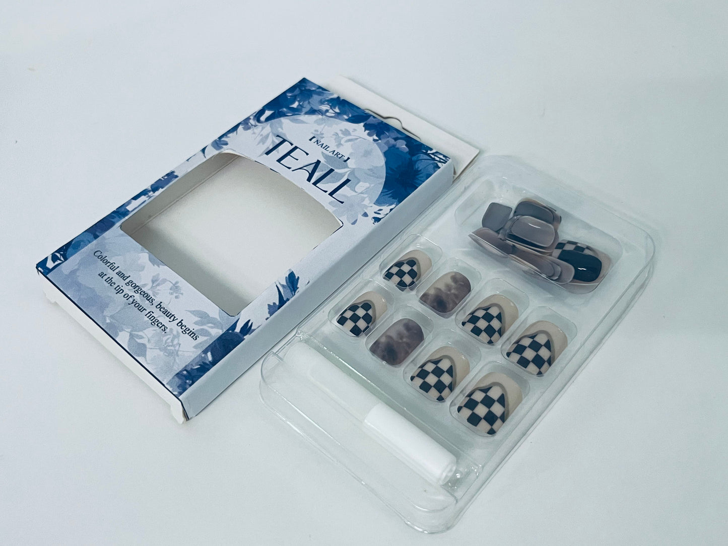 TEALL Checkerboard Gradient Fake Nails - A Feast of Personality Aesthetics at Your Fingertips