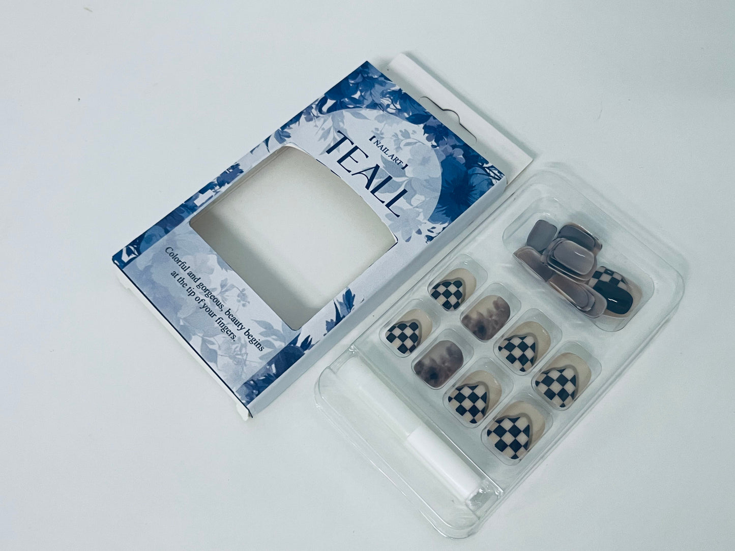 TEALL Checkerboard Gradient Fake Nails - A Feast of Personality Aesthetics at Your Fingertips