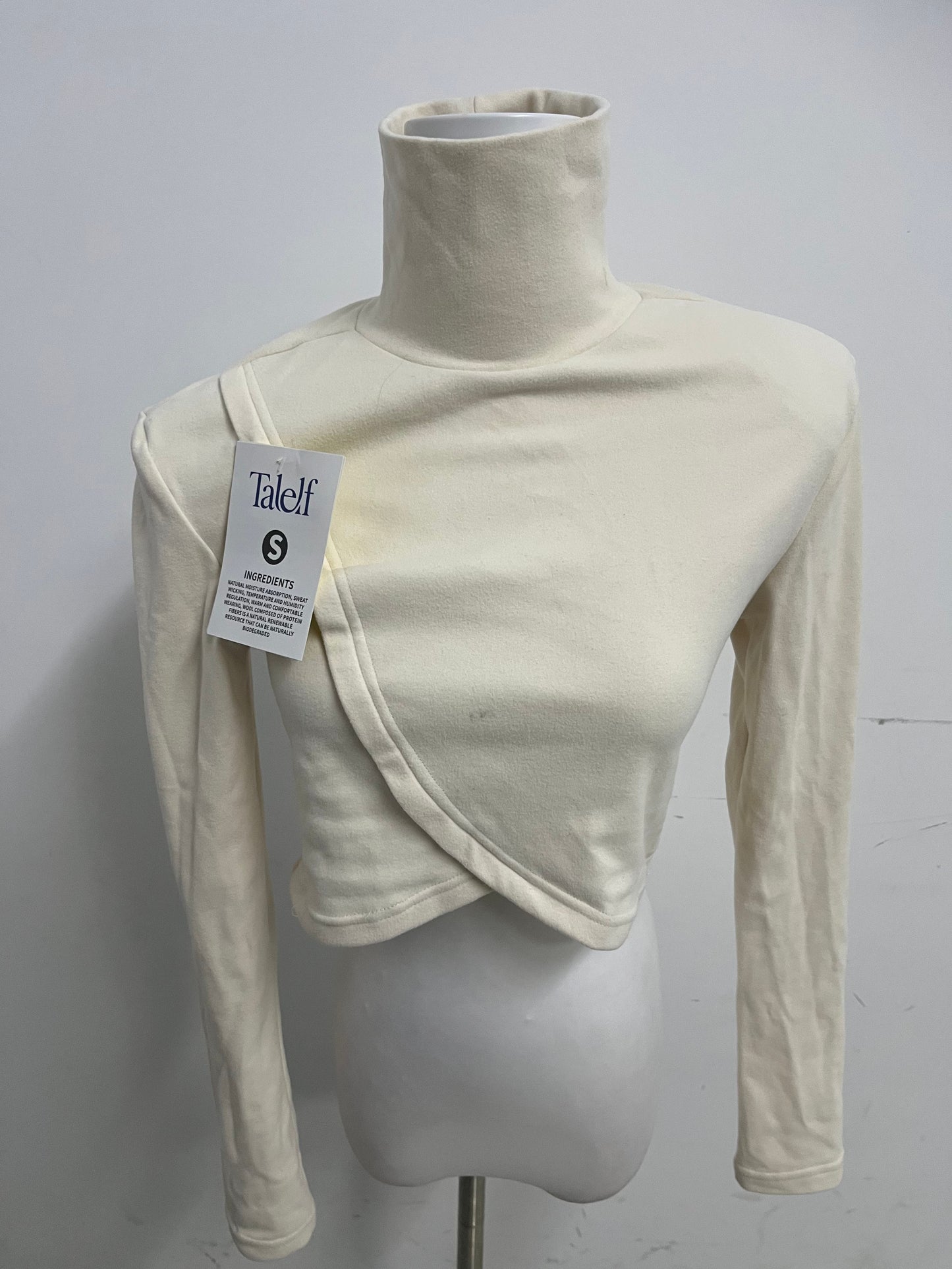 【Talelf Cream Crop Turtleneck Top】—— Stylish & Comfortable Wardrobe Staple