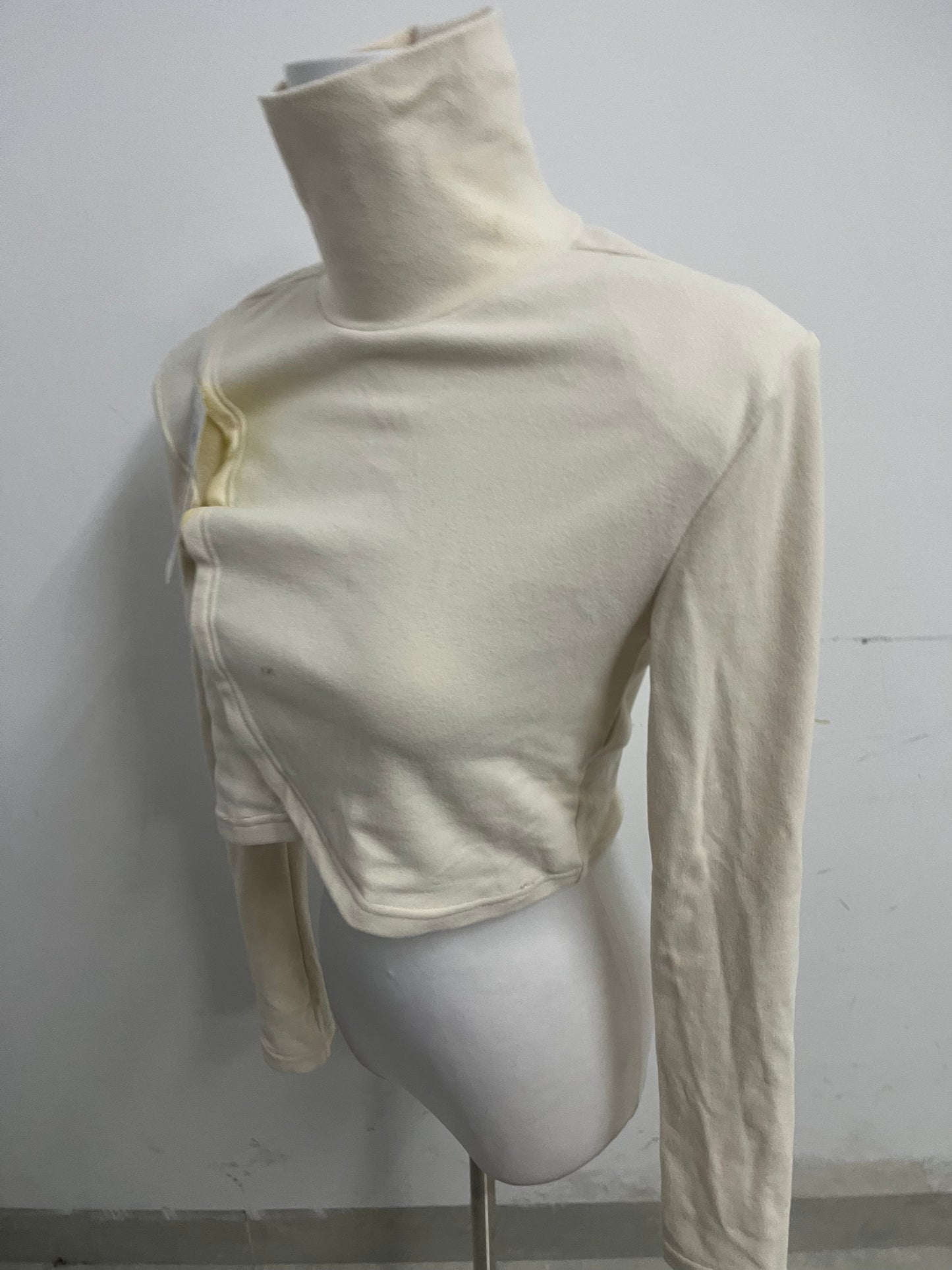 【Talelf Cream Crop Turtleneck Top】—— Stylish & Comfortable Wardrobe Staple