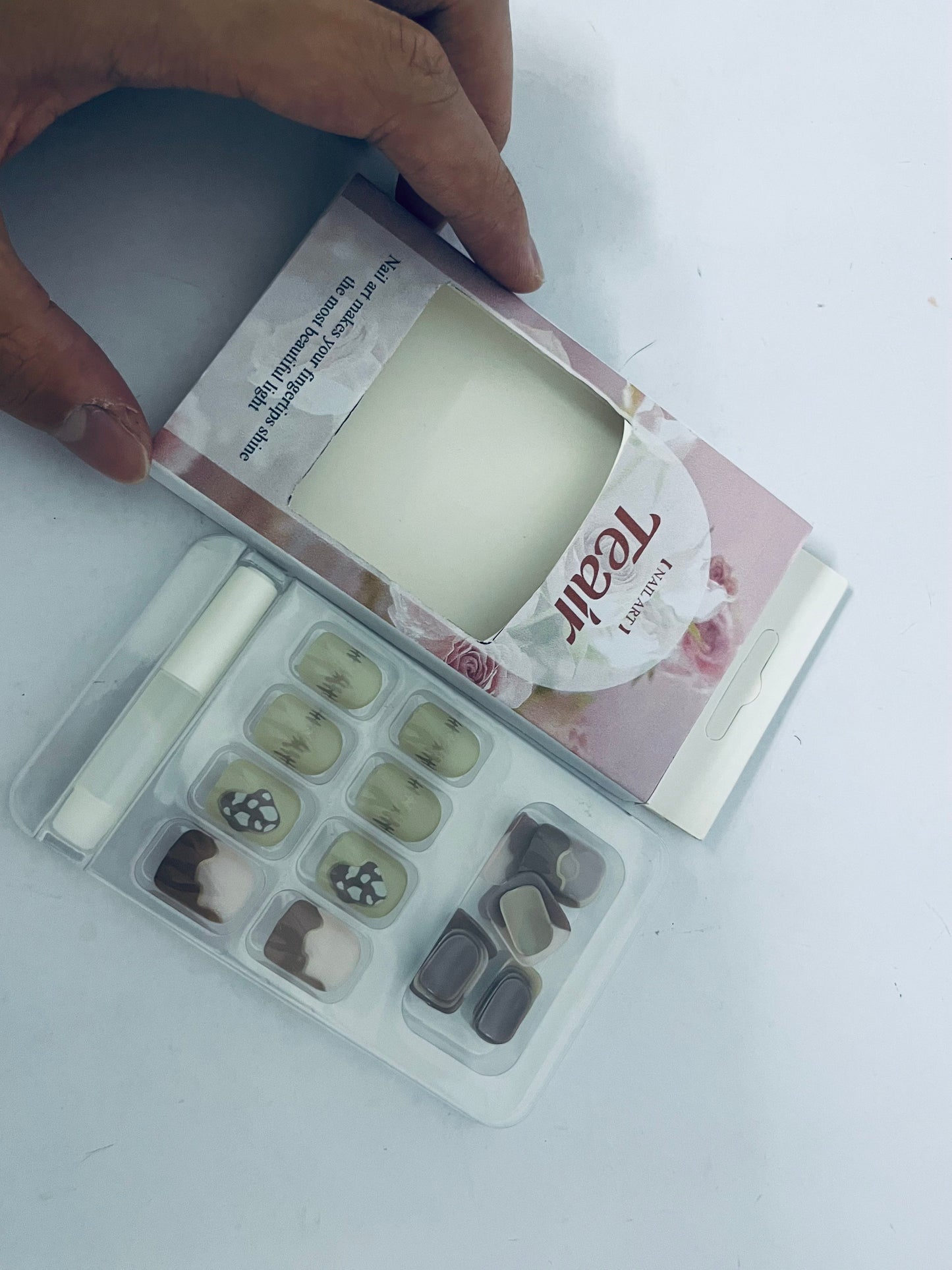 Teair False nails Fall Press on Nails Extra Short Square Fake Nails Autumn Designs False Nails Glossy Glue on Nails Brown Acrylic Nails Full Cover Small Stick on Nails for Women Nail Art Manicure 24 Pcs