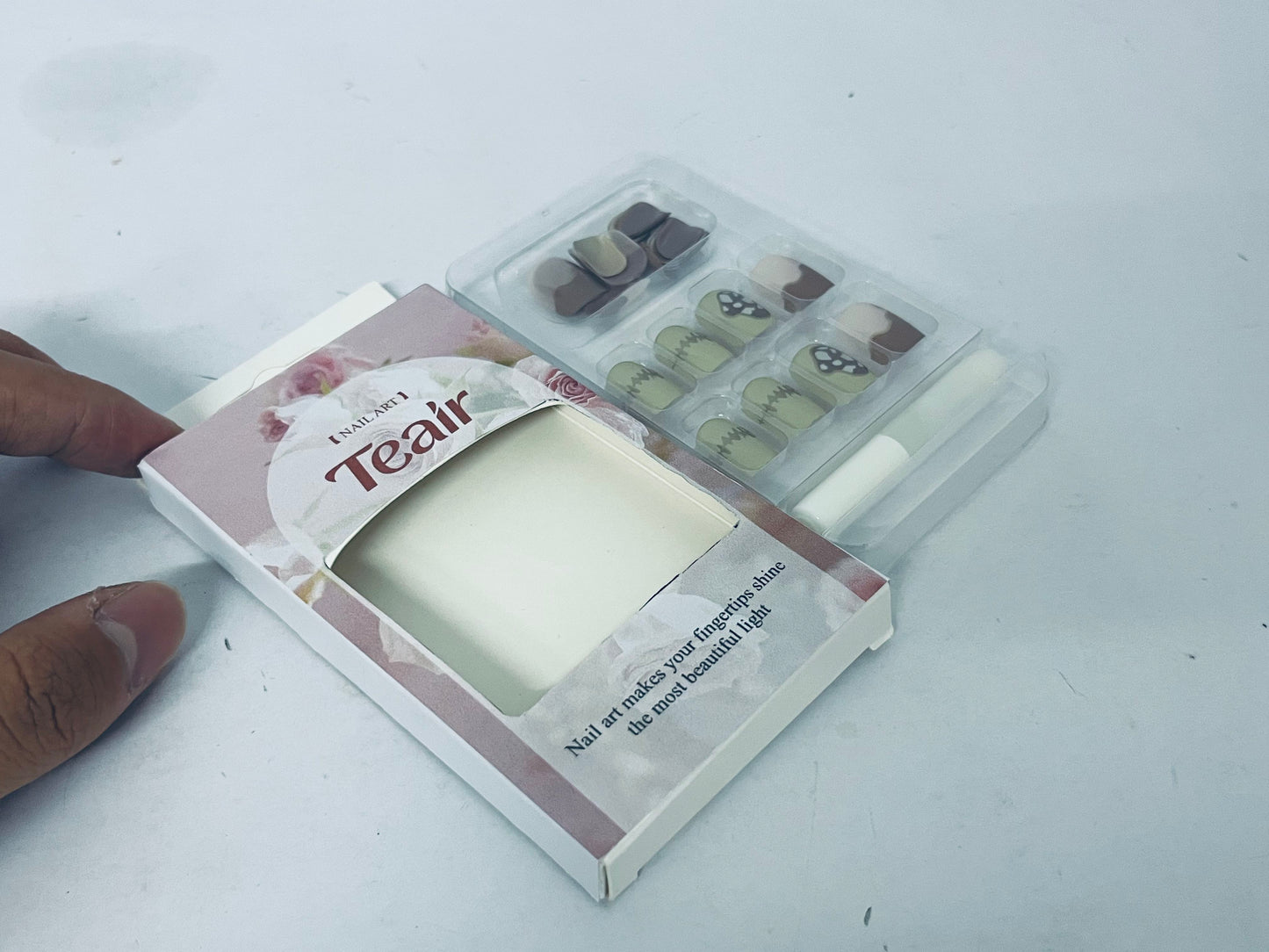 Teair False nails Fall Press on Nails Extra Short Square Fake Nails Autumn Designs False Nails Glossy Glue on Nails Brown Acrylic Nails Full Cover Small Stick on Nails for Women Nail Art Manicure 24 Pcs