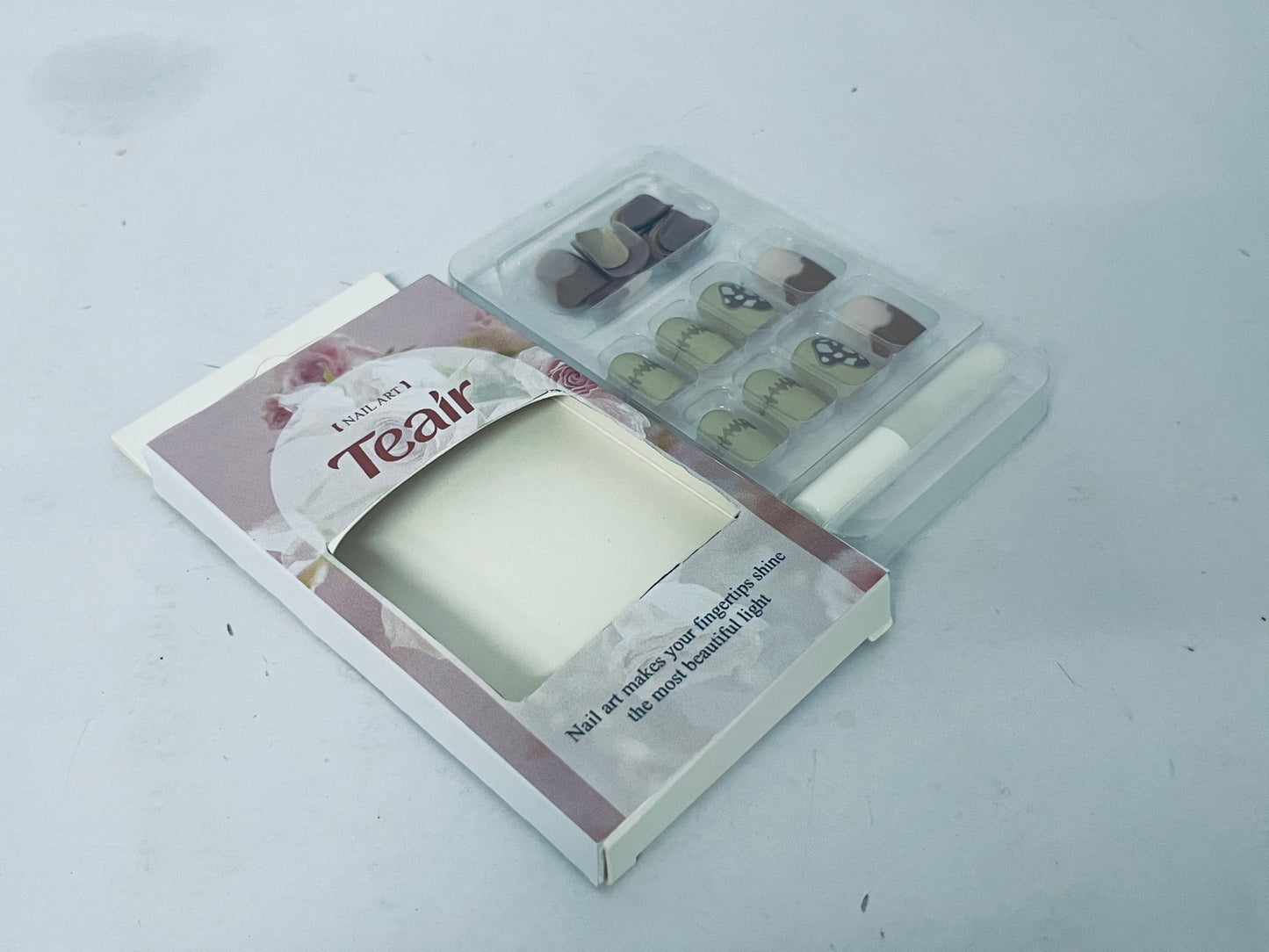Teair False nails Fall Press on Nails Extra Short Square Fake Nails Autumn Designs False Nails Glossy Glue on Nails Brown Acrylic Nails Full Cover Small Stick on Nails for Women Nail Art Manicure 24 Pcs