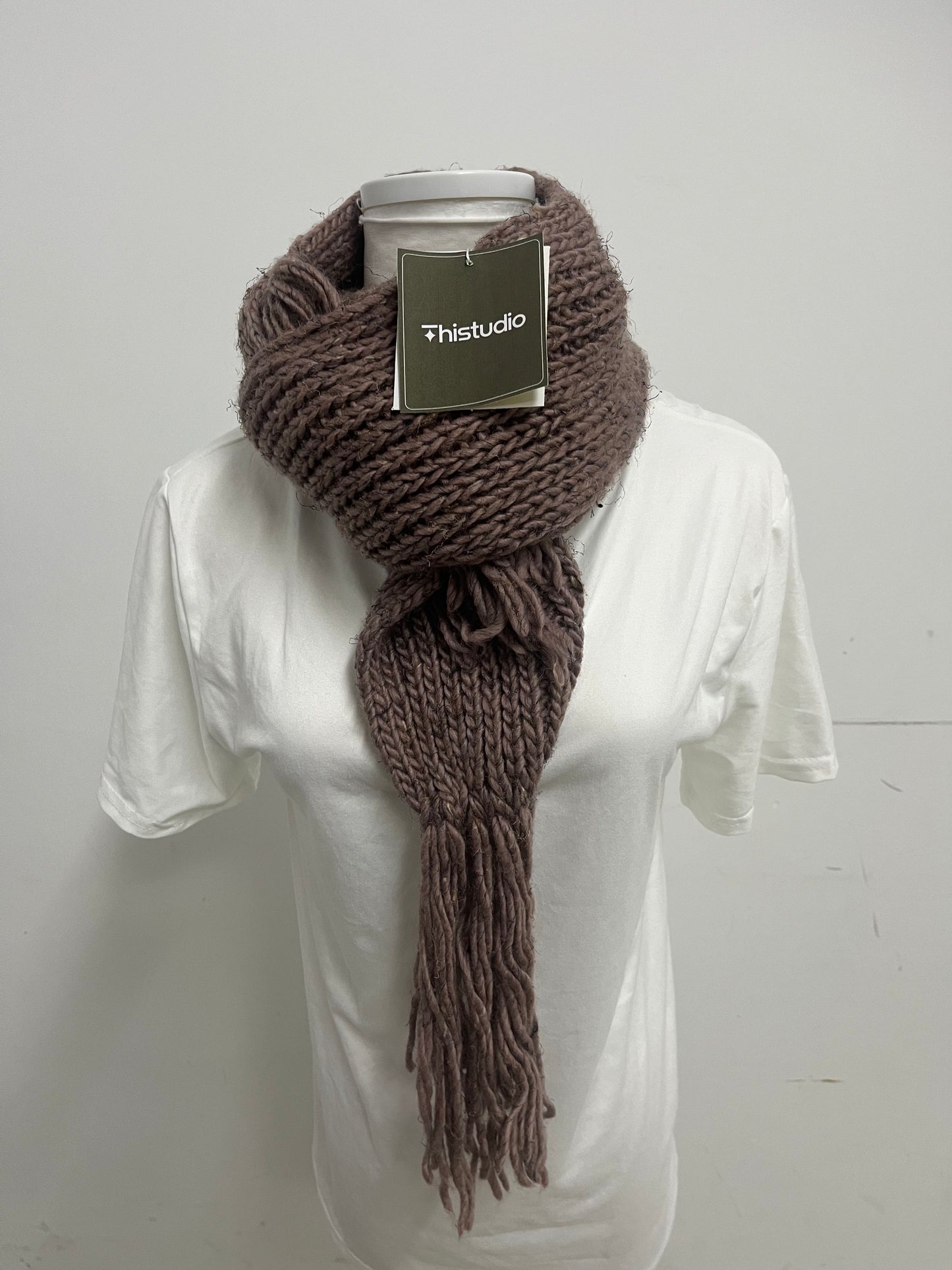 【Thistudio Chunky Knit Brown Scarf】—— Warm Textured Knit Scarf with Tassel Details: A Cozy & Stylish Accessory for Cold Seasons