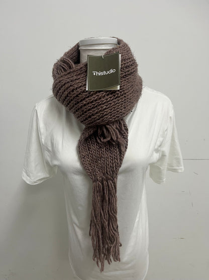 【Thistudio Chunky Knit Brown Scarf】—— Warm Textured Knit Scarf with Tassel Details: A Cozy & Stylish Accessory for Cold Seasons
