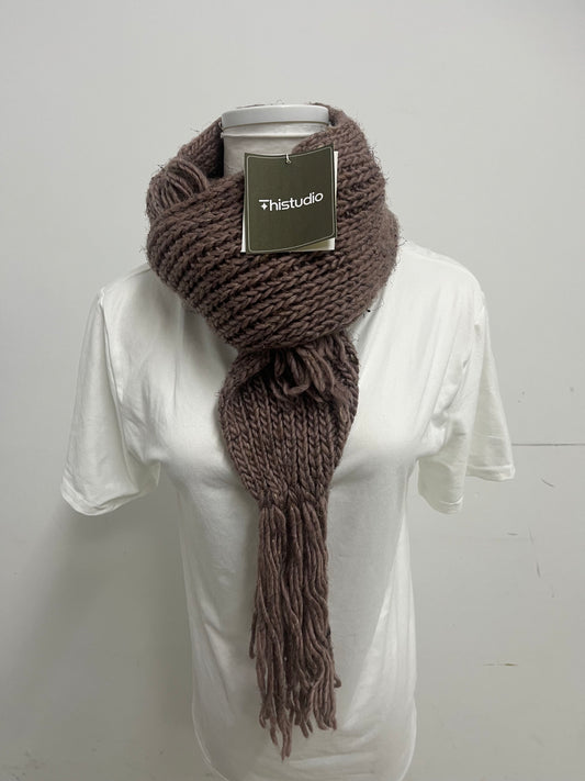【Thistudio Chunky Knit Brown Scarf】—— Warm Textured Knit Scarf with Tassel Details: A Cozy & Stylish Accessory for Cold Seasons