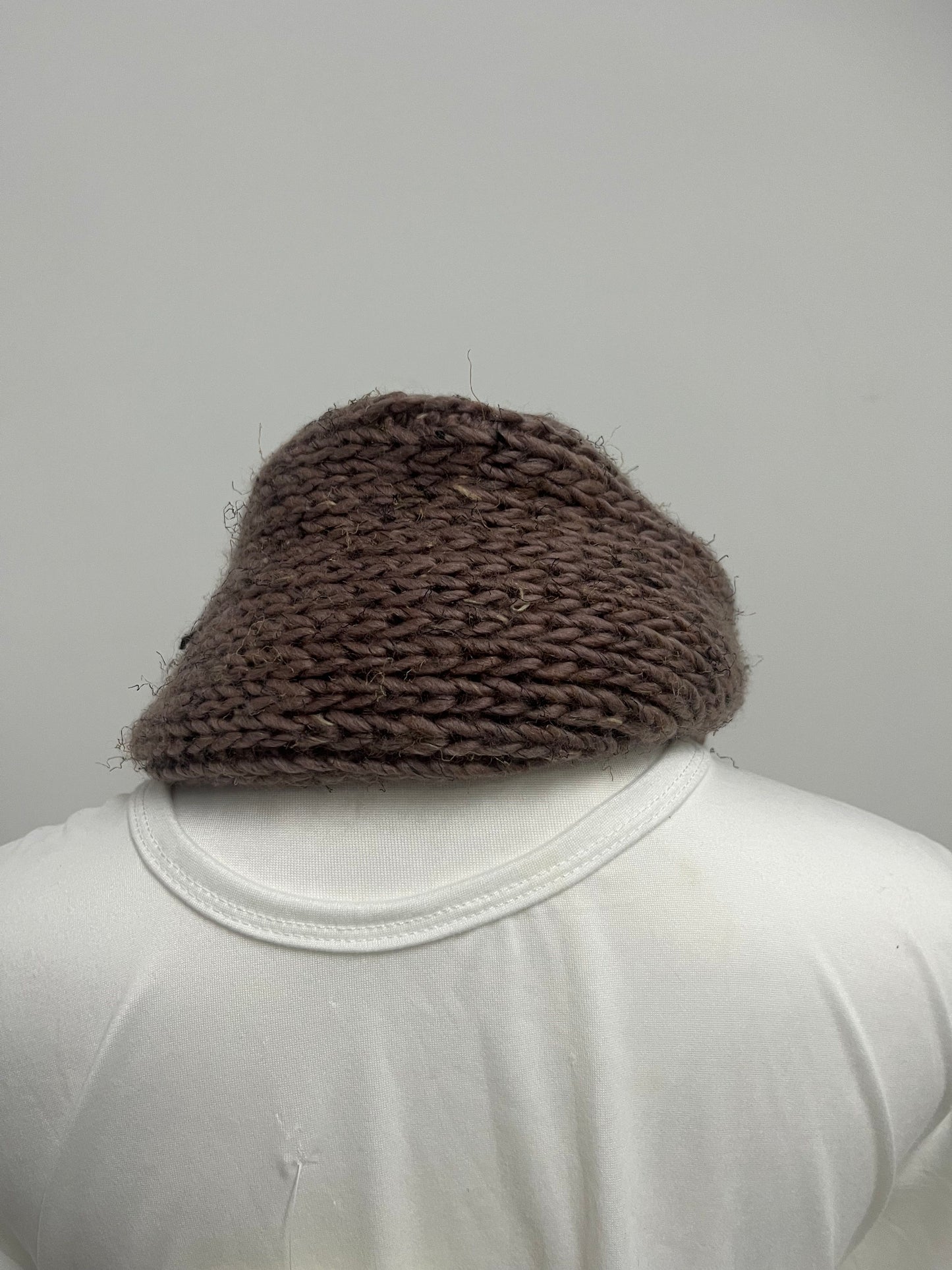 【Thistudio Chunky Knit Brown Scarf】—— Warm Textured Knit Scarf with Tassel Details: A Cozy & Stylish Accessory for Cold Seasons