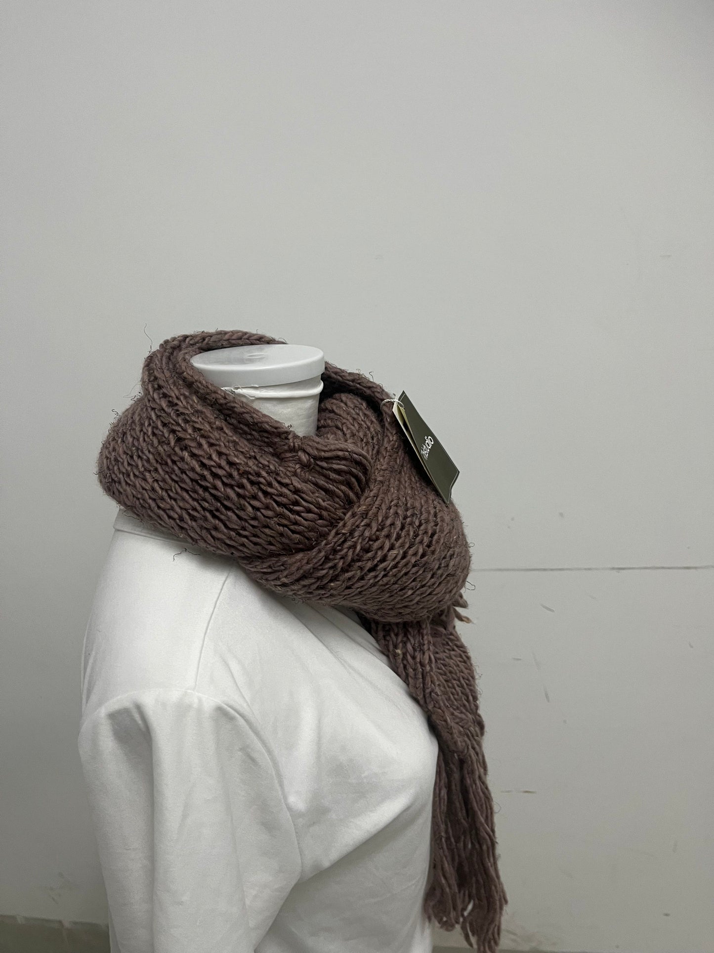 【Thistudio Chunky Knit Brown Scarf】—— Warm Textured Knit Scarf with Tassel Details: A Cozy & Stylish Accessory for Cold Seasons