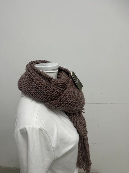 【Thistudio Chunky Knit Brown Scarf】—— Warm Textured Knit Scarf with Tassel Details: A Cozy & Stylish Accessory for Cold Seasons