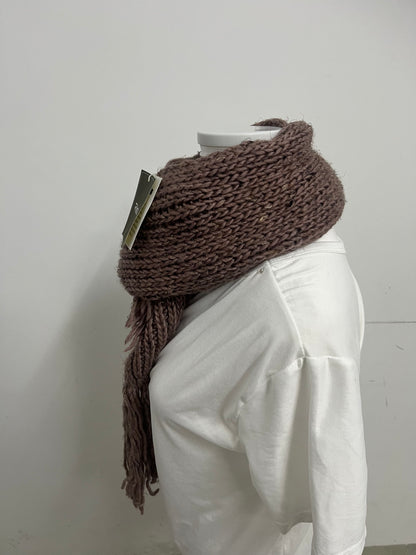 【Thistudio Chunky Knit Brown Scarf】—— Warm Textured Knit Scarf with Tassel Details: A Cozy & Stylish Accessory for Cold Seasons