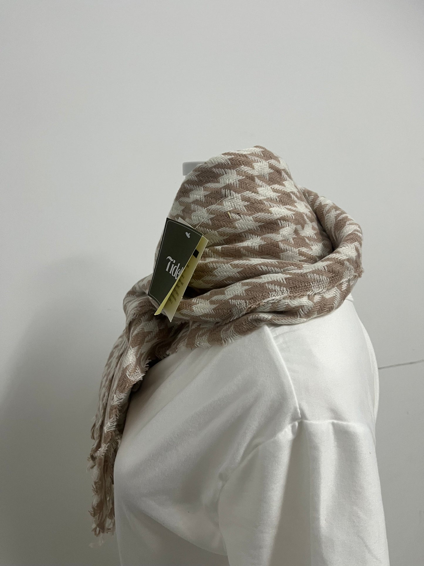【Tidelf Houndstooth Scarf】—— Timeless Patterned Scarf for Versatile Daily Styling