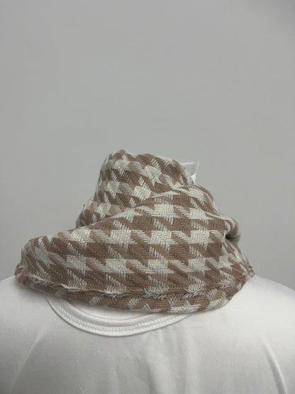 【Tidelf Houndstooth Scarf】—— Timeless Patterned Scarf for Versatile Daily Styling