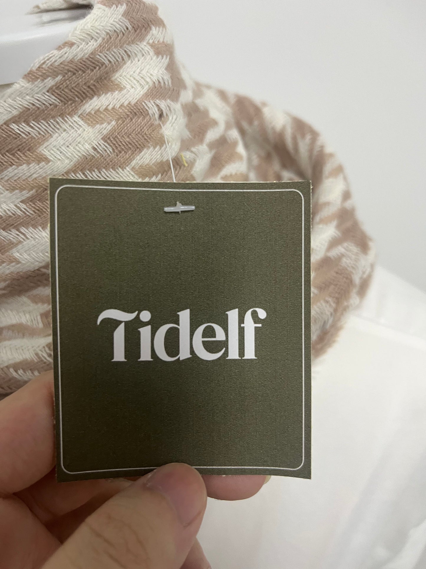【Tidelf Houndstooth Scarf】—— Timeless Patterned Scarf for Versatile Daily Styling