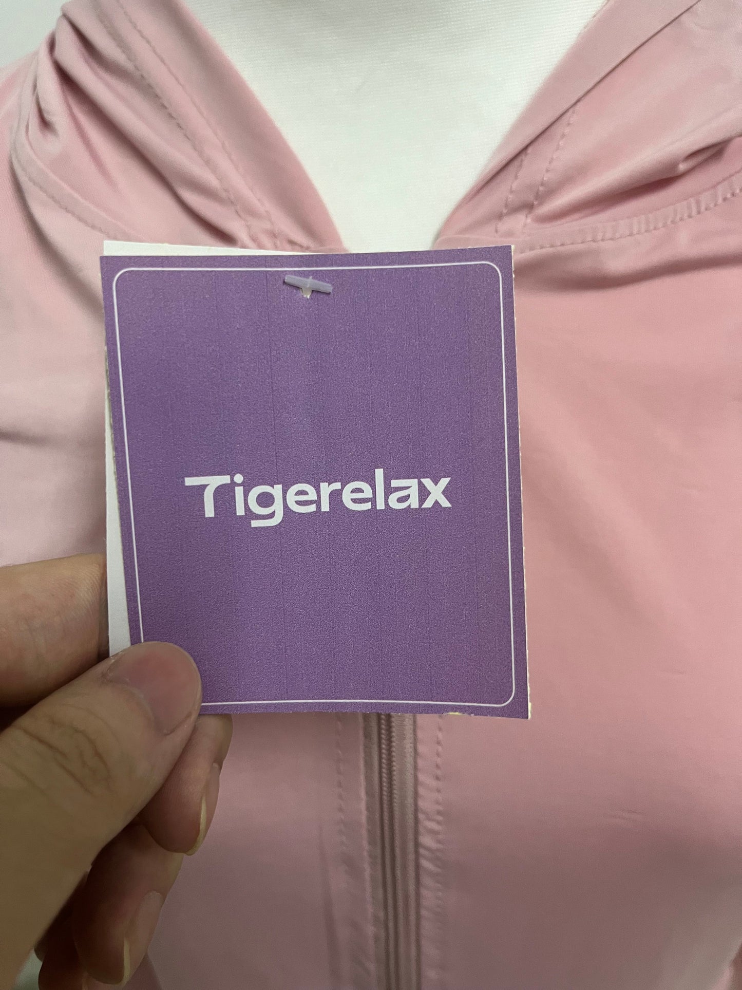 【Tigerelax Pastel Pink Hooded Athletic Shirt】—— Stylish & Flexible Activewear for Daily Movement