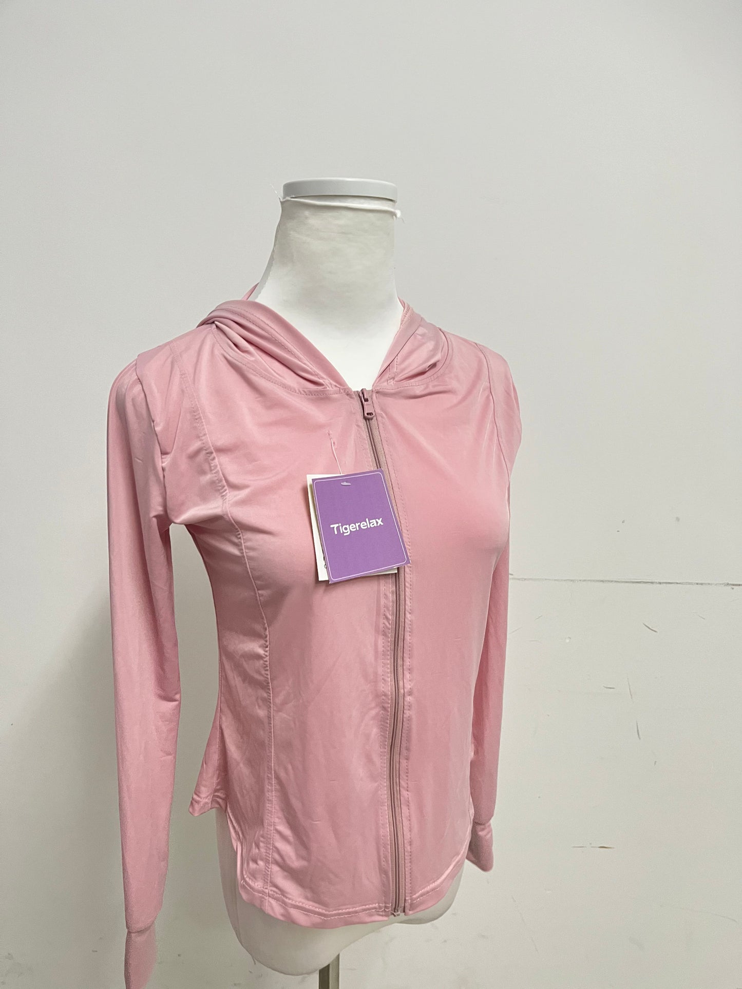 【Tigerelax Pastel Pink Hooded Athletic Shirt】—— Stylish & Flexible Activewear for Daily Movement