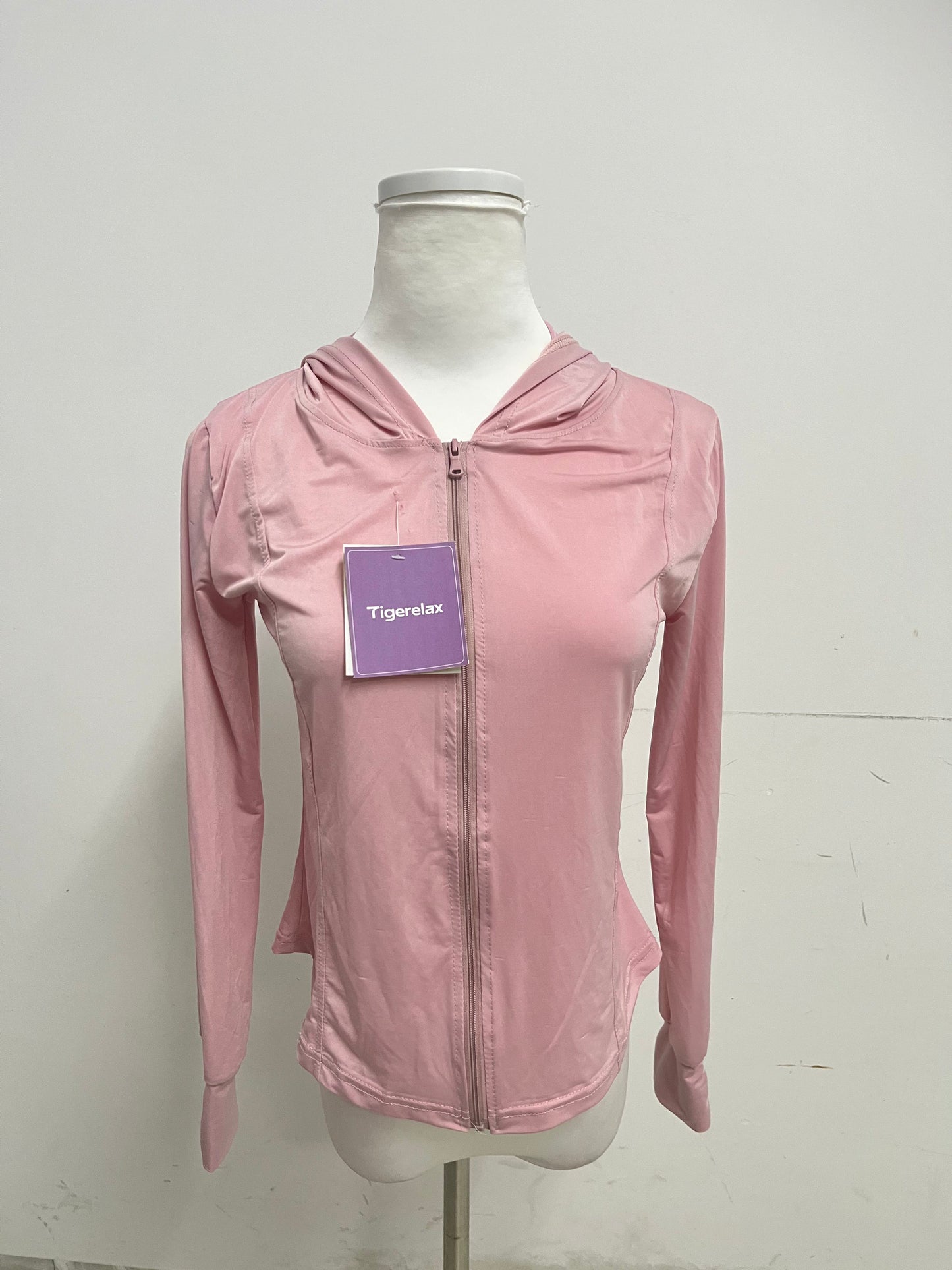 【Tigerelax Pastel Pink Hooded Athletic Shirt】—— Stylish & Flexible Activewear for Daily Movement