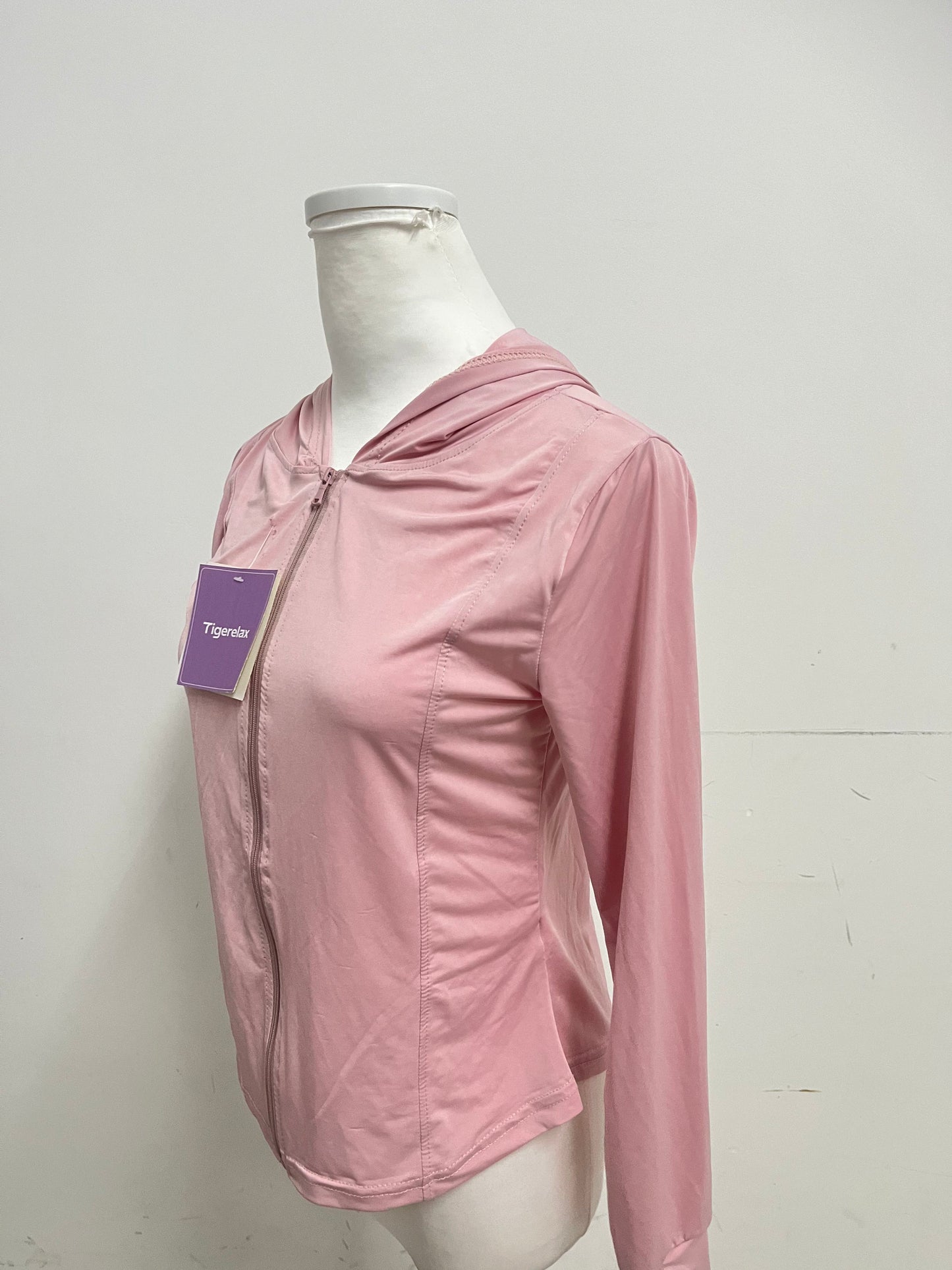 【Tigerelax Pastel Pink Hooded Athletic Shirt】—— Stylish & Flexible Activewear for Daily Movement