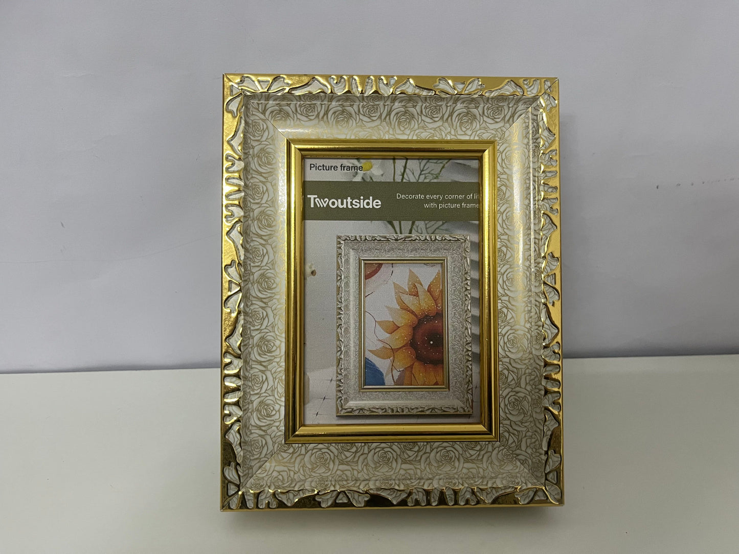 Twoutside Double-Layer Carved Photo Frame A Luxury Retro Essential for Memory Decoration