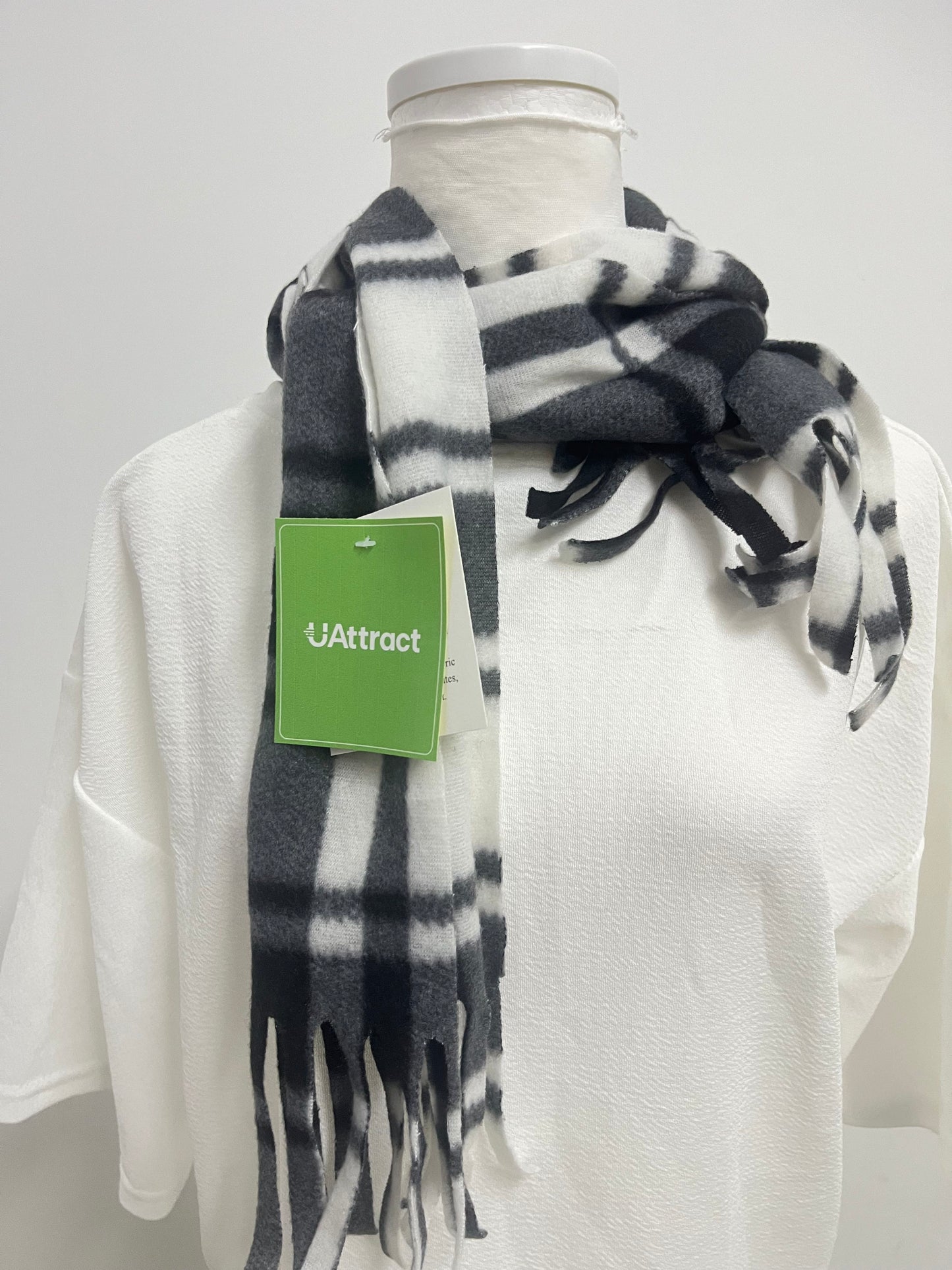 【UAttract Black & White Plaid Scarf】—— Timeless Pattern for Cozy Daily Styling