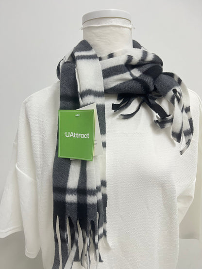【UAttract Black & White Plaid Scarf】—— Timeless Pattern for Cozy Daily Styling