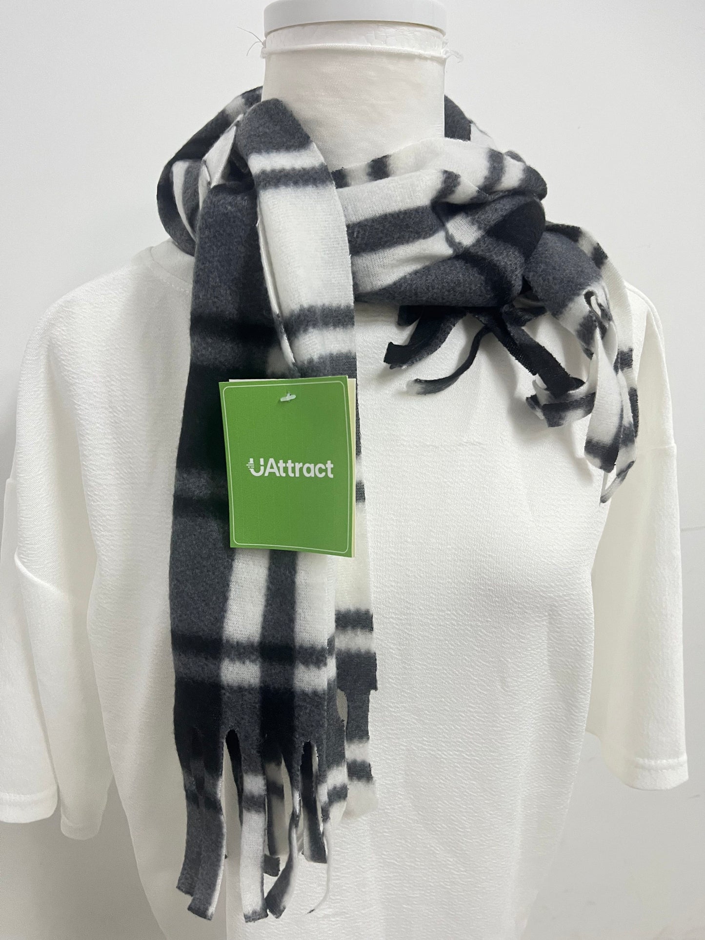 【UAttract Black & White Plaid Scarf】—— Timeless Pattern for Cozy Daily Styling