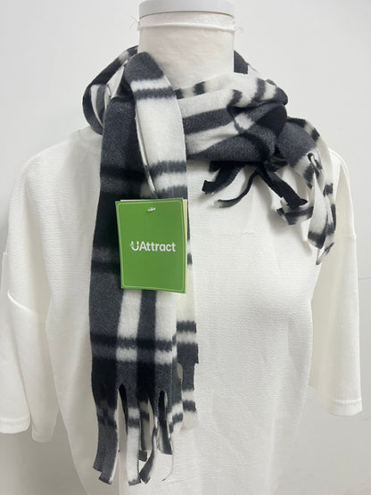 【UAttract Black & White Plaid Scarf】—— Timeless Pattern for Cozy Daily Styling