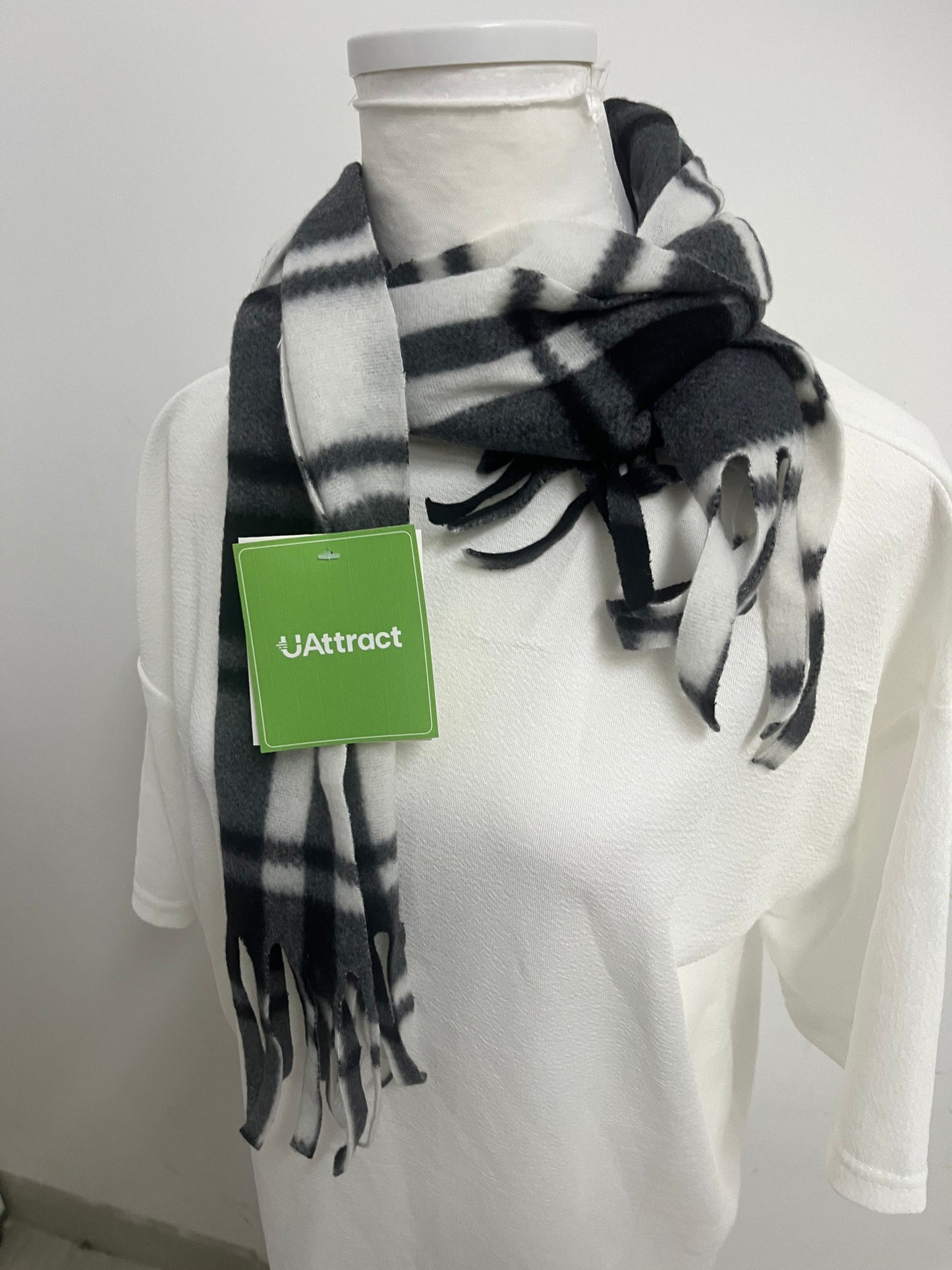 【UAttract Black & White Plaid Scarf】—— Timeless Pattern for Cozy Daily Styling