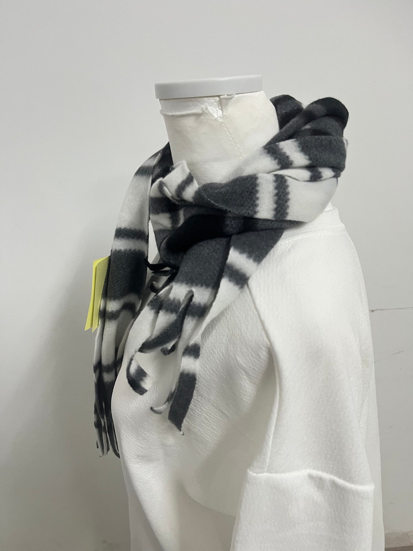 【UAttract Black & White Plaid Scarf】—— Timeless Pattern for Cozy Daily Styling