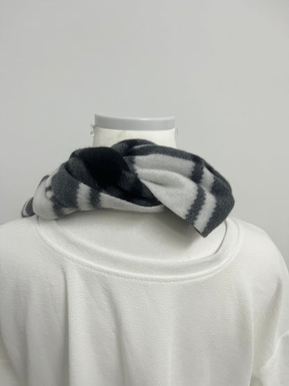 【UAttract Black & White Plaid Scarf】—— Timeless Pattern for Cozy Daily Styling