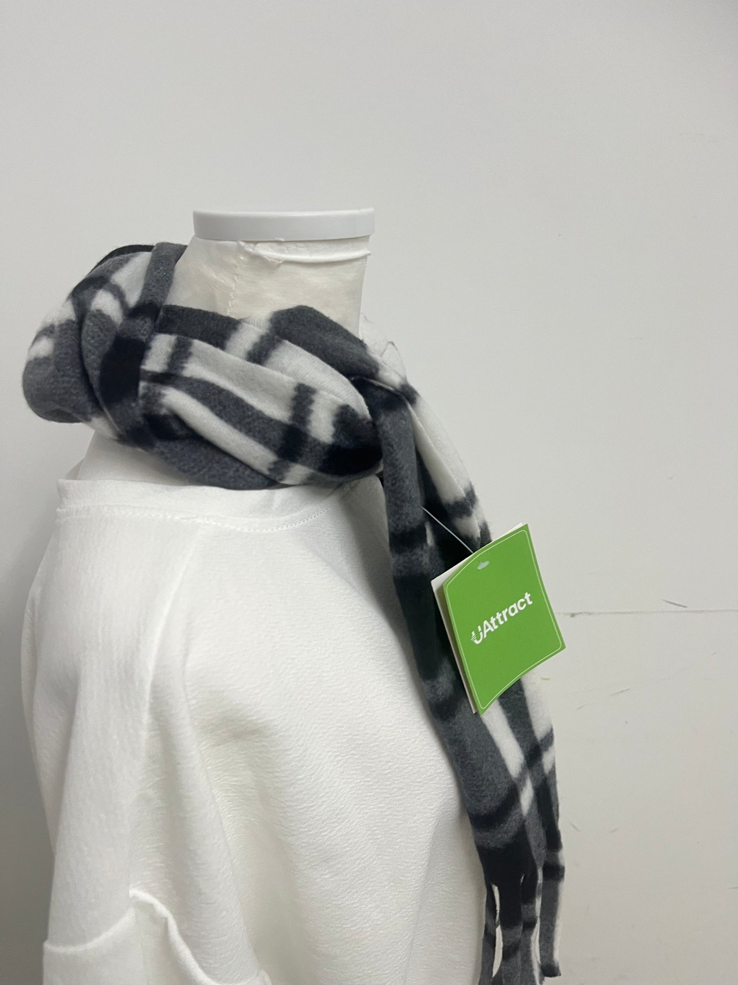 【UAttract Black & White Plaid Scarf】—— Timeless Pattern for Cozy Daily Styling